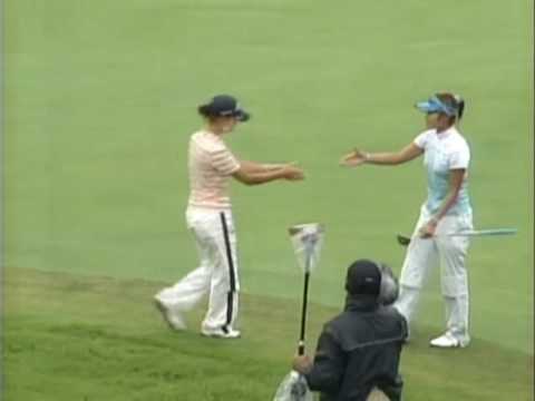 上田桃子　優勝者とのスルー握手