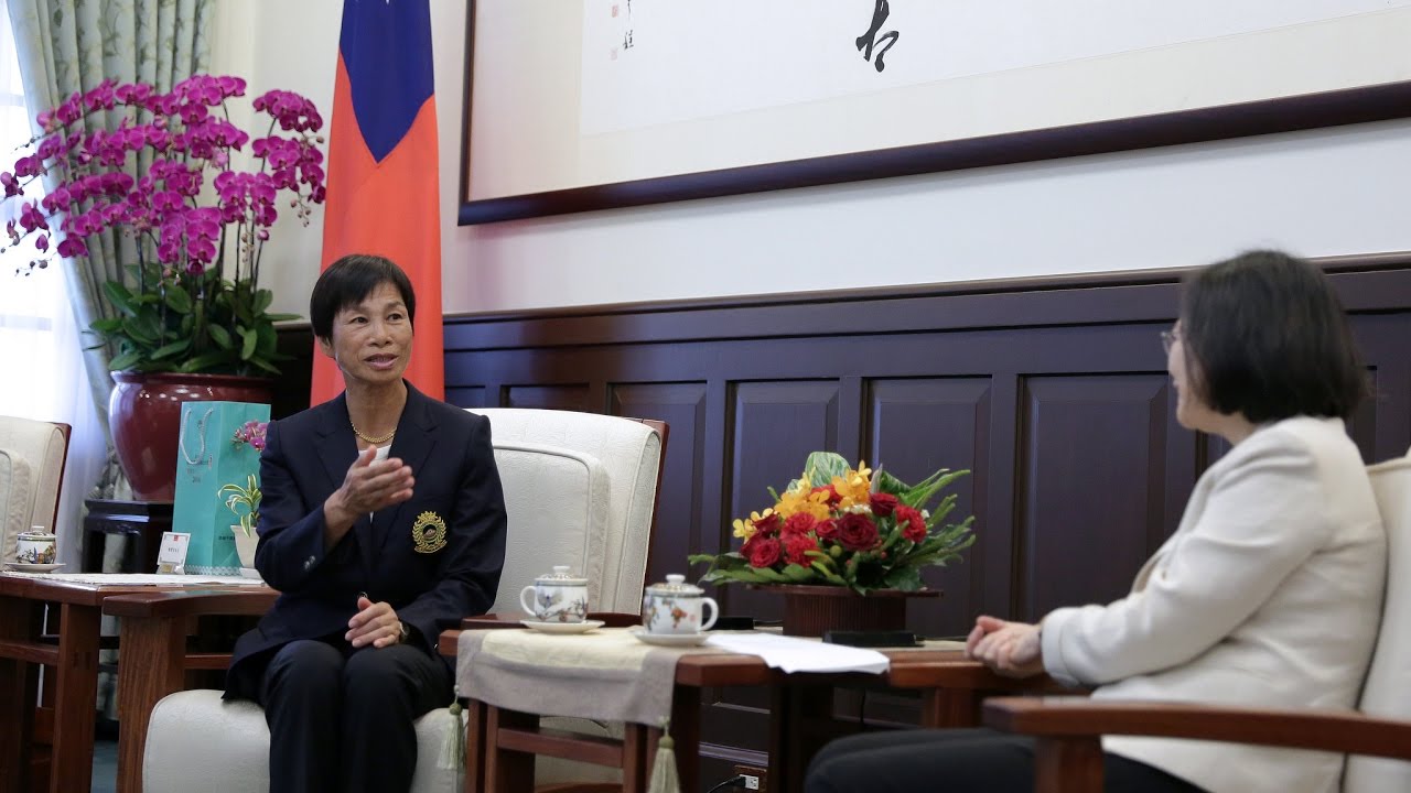 20170512 總統接見「高爾夫球名將涂阿玉女士及夫婿」