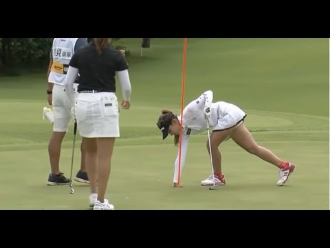 【女子ゴルフ】臼井麗香スカートひらり強風プレイ、ミニスカ美脚