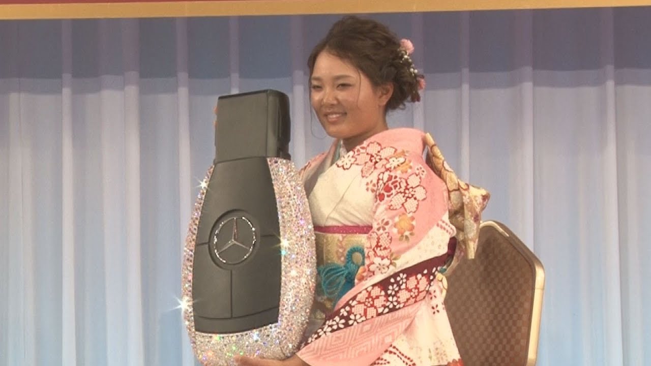 鈴木愛が主要2部門を受賞 女子ゴルフ表彰式