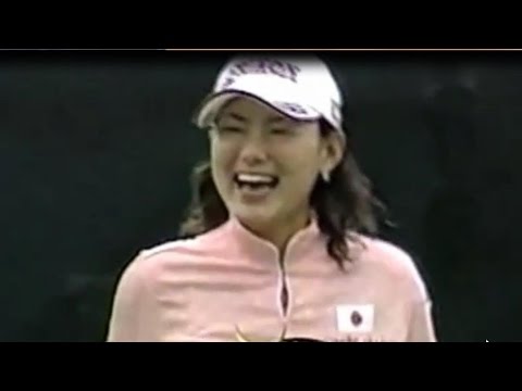 爆笑 横峯さくらのパターがコトッ 宮里藍とハイタッチ