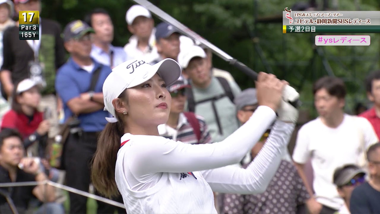 鶴岡果恋が5ｍ超のパットを決めてバーディー！[ユピテル・静岡新聞SBSレディース]