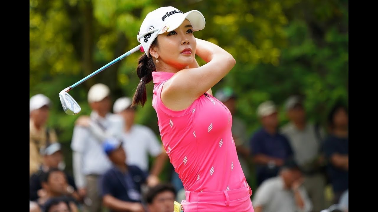 「なんて可愛いんだ！」「モデル？ 女優？」アン・シネが公開した“アダルトな私服ワンピ”にファン反応！