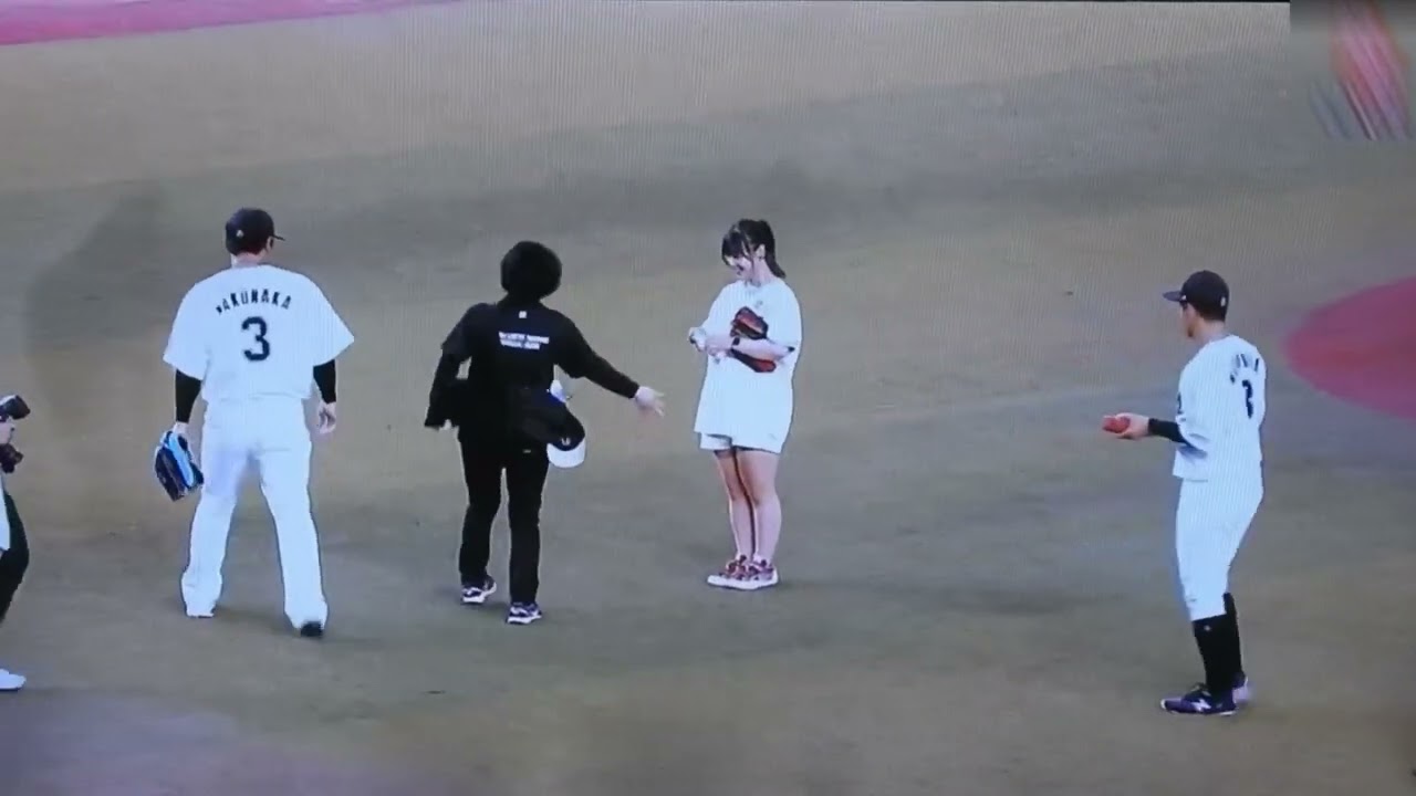 吉田優利プロ始球式、かなり可愛い💕
