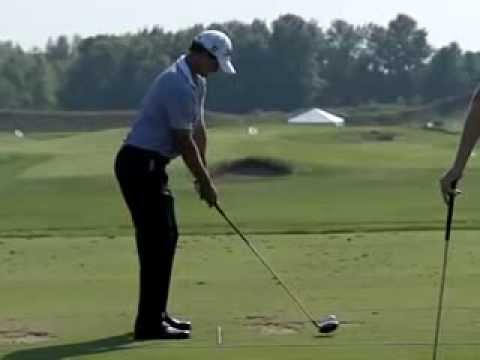 アダムスコット　後方からのドライバースイングスローモーション