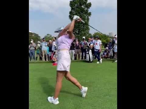 Power Hitter "Hinako Shibuno" Powerful swing motion & Slow motion, パワーヒッター "渋野日向子" ドライビングレンジウォームアップ