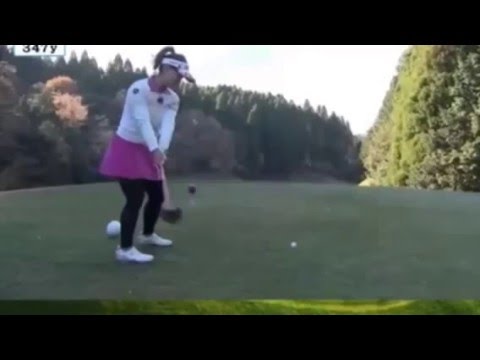 香妻琴乃　スカートがめくれ上がる　ドライバーショット