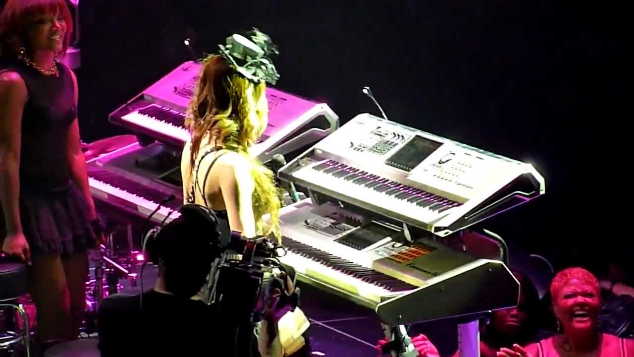 Beyoncé's Keyboard Player　- Rie Tsuji
