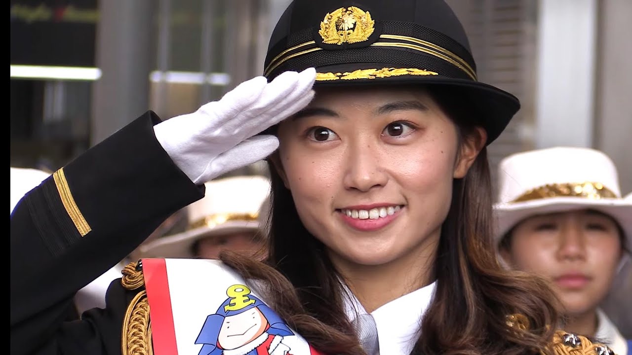 ゴルフ安田祐香プロが一日警察署長  制服姿で三宮をパレード 2021.12.20