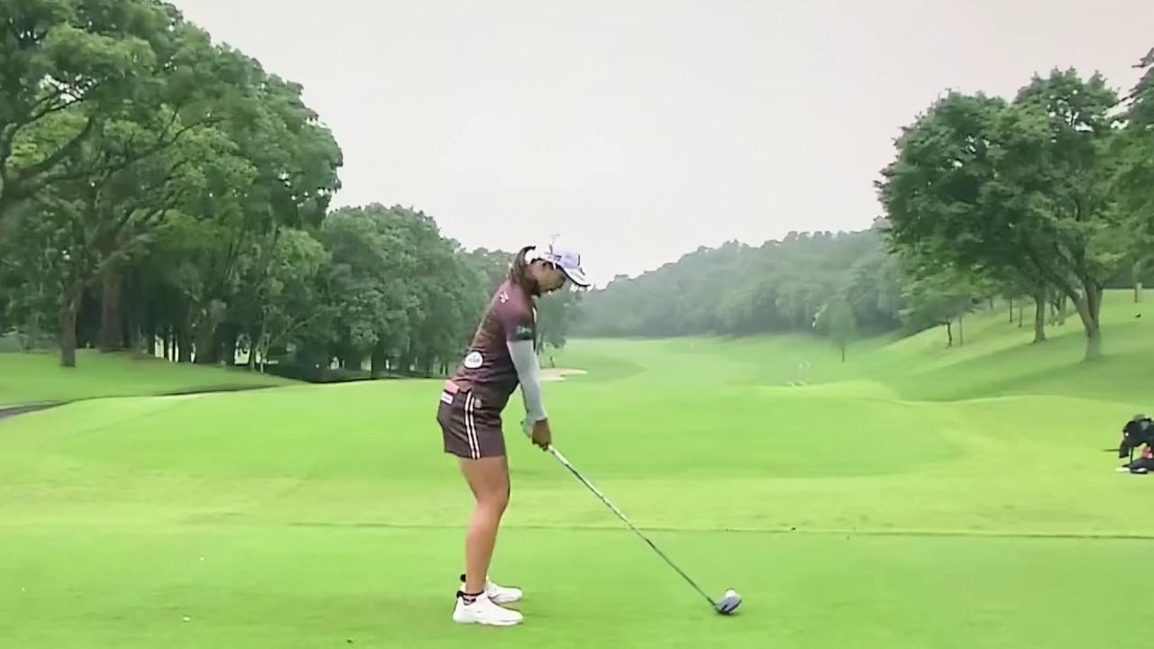 松田鈴英　ゴルフ スイング スローモーション