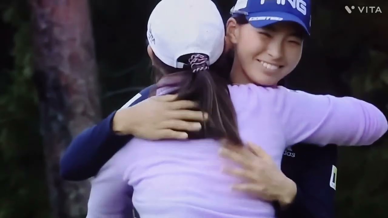 渋野 日向子プロ💕イーグルで決めたねぇ🎵ガッツポーズが似合うスーパーシンデレラ☺️最後に大里 桃子プロとハグ❤️完結