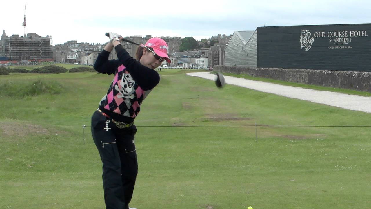 林さん17番ティーショット