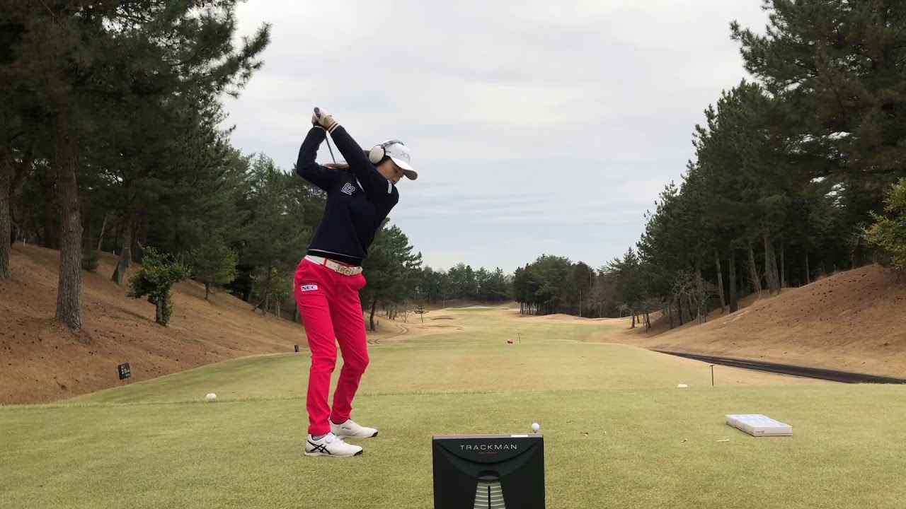 安田祐香プロ 最新スイング&インタビュー（2021年オフ）