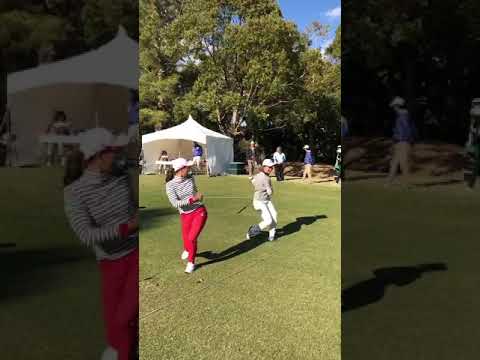 【プロサポートカーブログ】松田鈴英×西山ゆかり 侍ポーズ