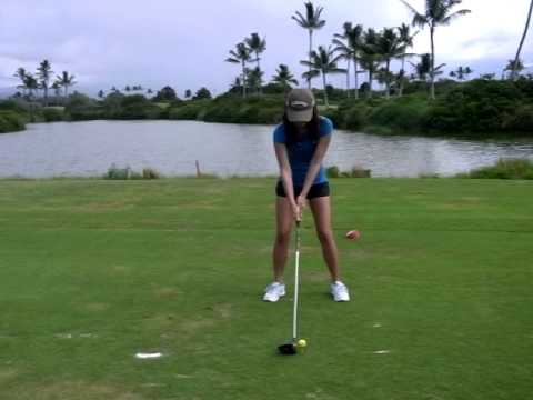 女子ゴルフ部エミさんのティーショット