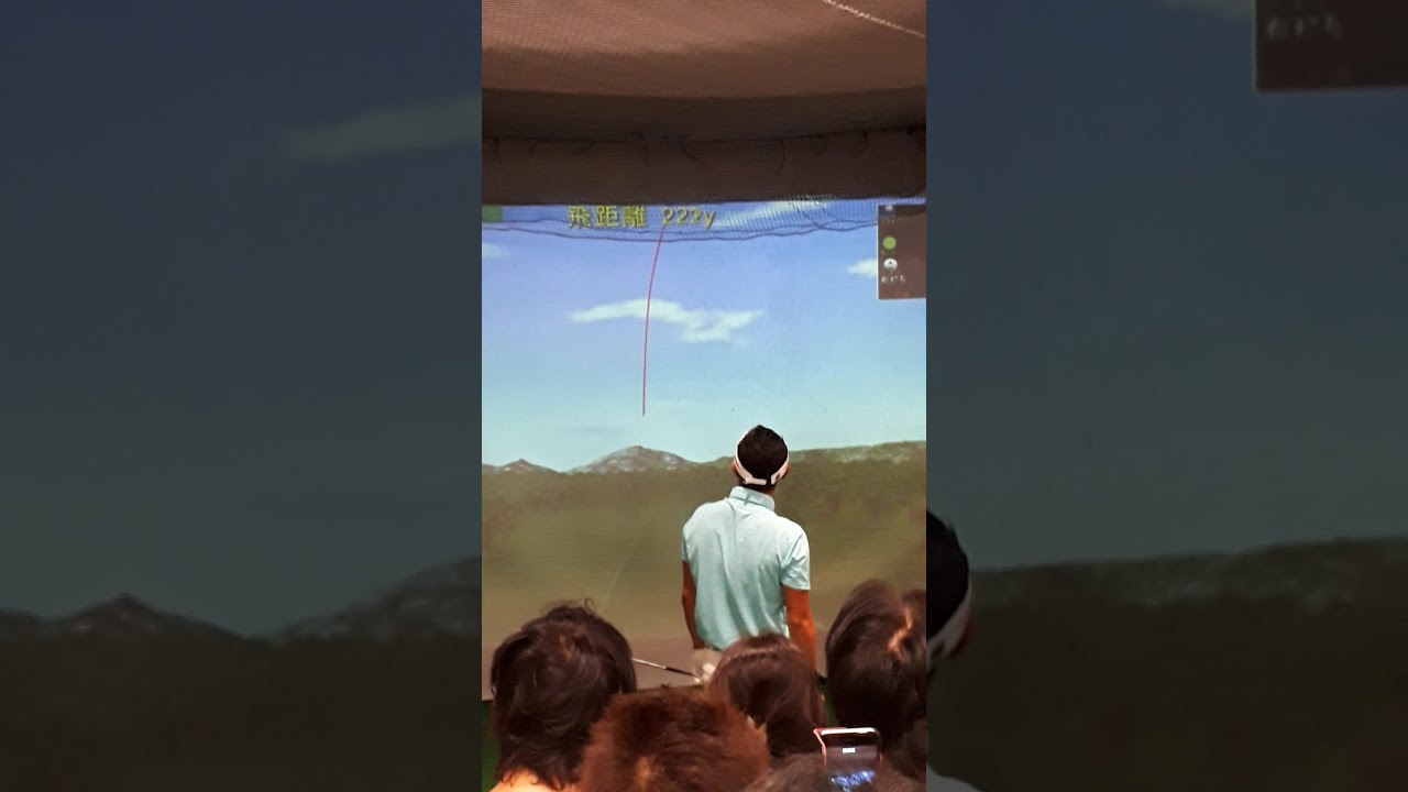 シュミレーターゴルフでの片岡大育のドライバーショット