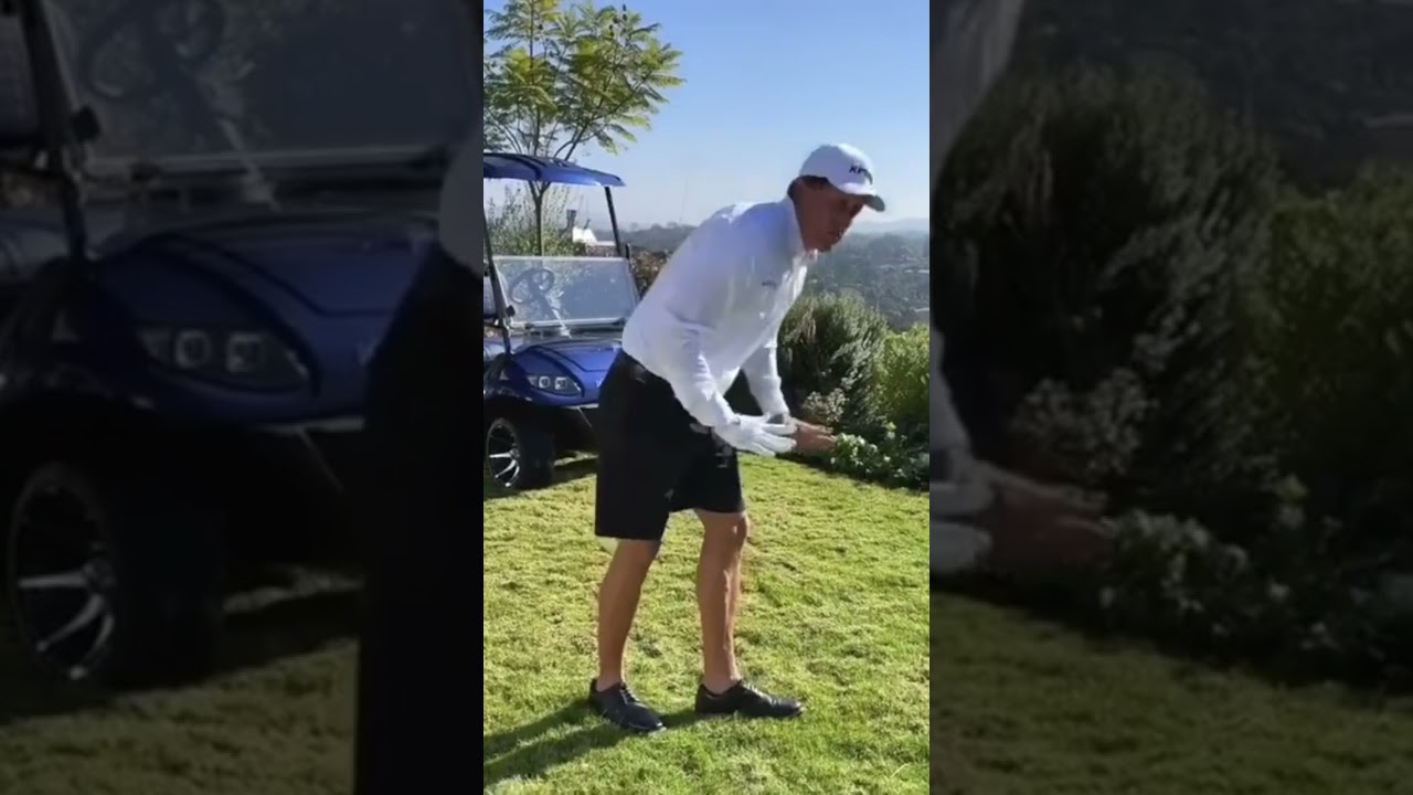 PHIL MICKELSON WITH A DIFFERENT TYPE OF GOLF TIP 🤯 #shorts #golf