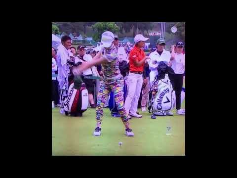 【派手なウェアでティーショット】脇元華（HanaWakimoto）スローモーションあり