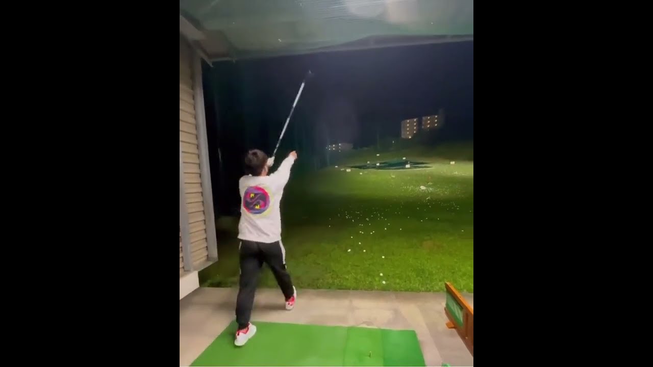 ゴルフ初心者にデシャンボーが憑依した！？飛ばしたい時はこの動き！#shorts