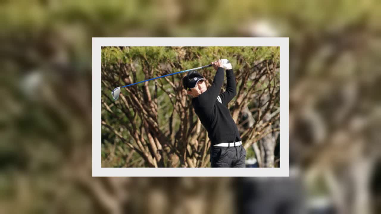 ✅  富士山をバックに、全組が前半９ホールを終了した。ツアー通算６勝の近藤智弘（ネスレ日本）が出だしの１番から５連続バーディーなどで伸ばし、前半９ホールを終えて５アンダーで単独首位に立っている。