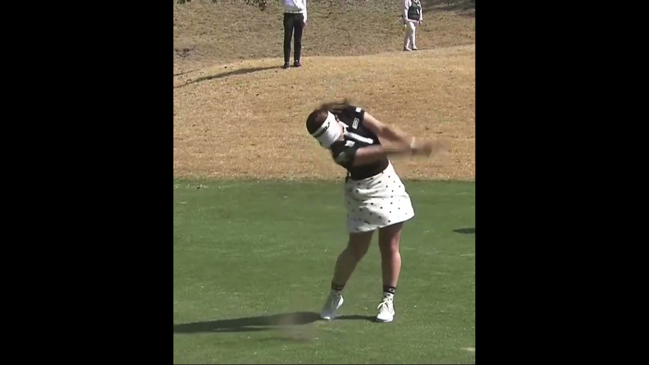 【吉本ひかる 軸がブレないアイアンショット】ゴルフ　スイング　ゴルフスイング　初心者　スロー　スローモーション　ドライバー　アイアン　女子プロ　MCS　2023.03 #shorts