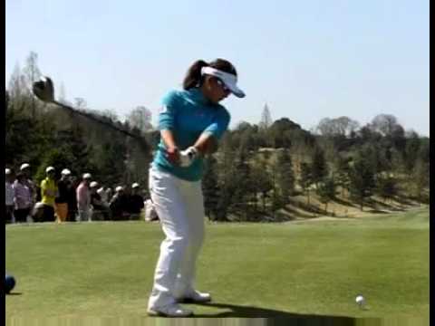 女子プロゴルファー有村智恵 ドライバーショット