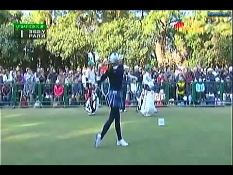 美脚が素敵なゴルファー木戸 愛　ドライバースイング