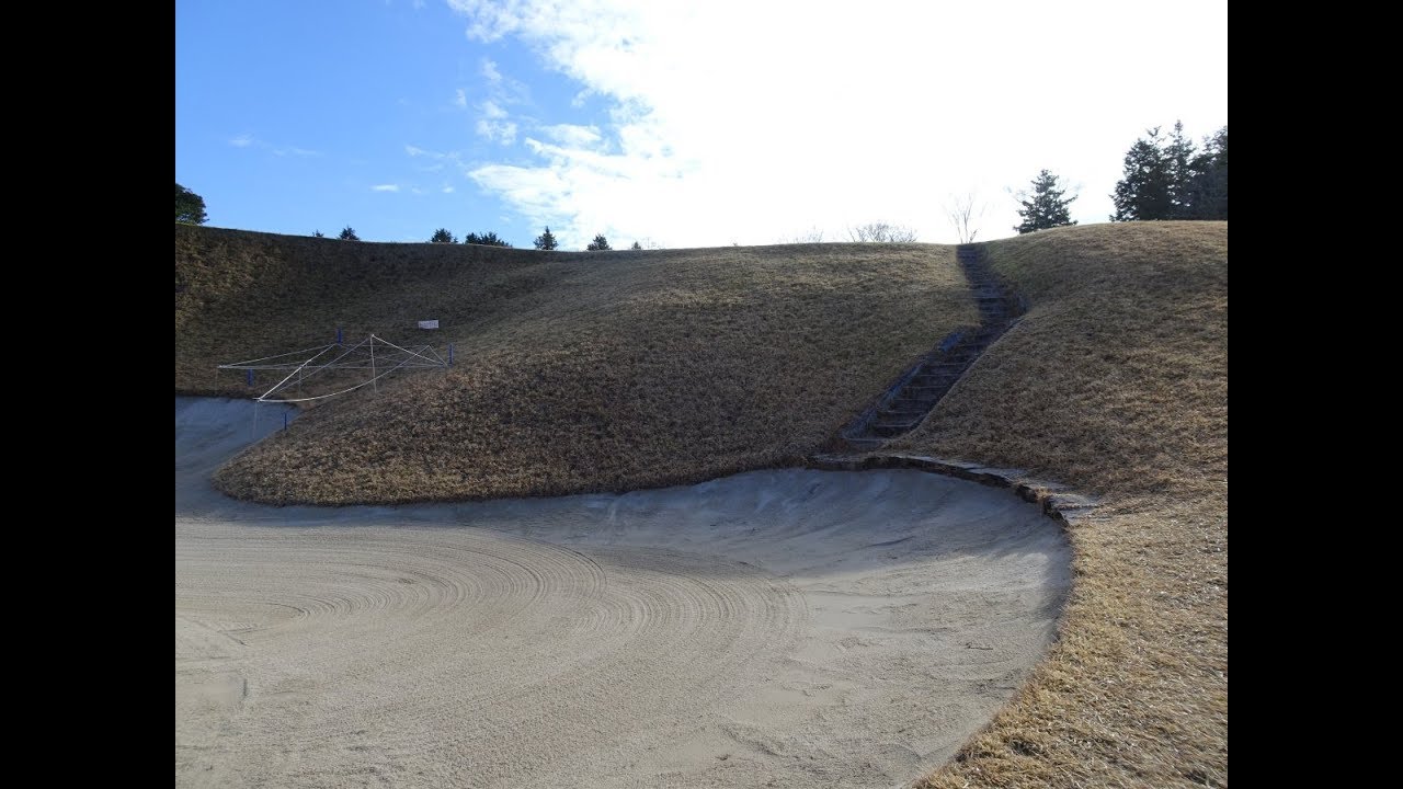 香妻琴乃がはまった　ゴルフ5カントリーオークビレッヂ１７番ショートホール　日本一あごの高いバンカー