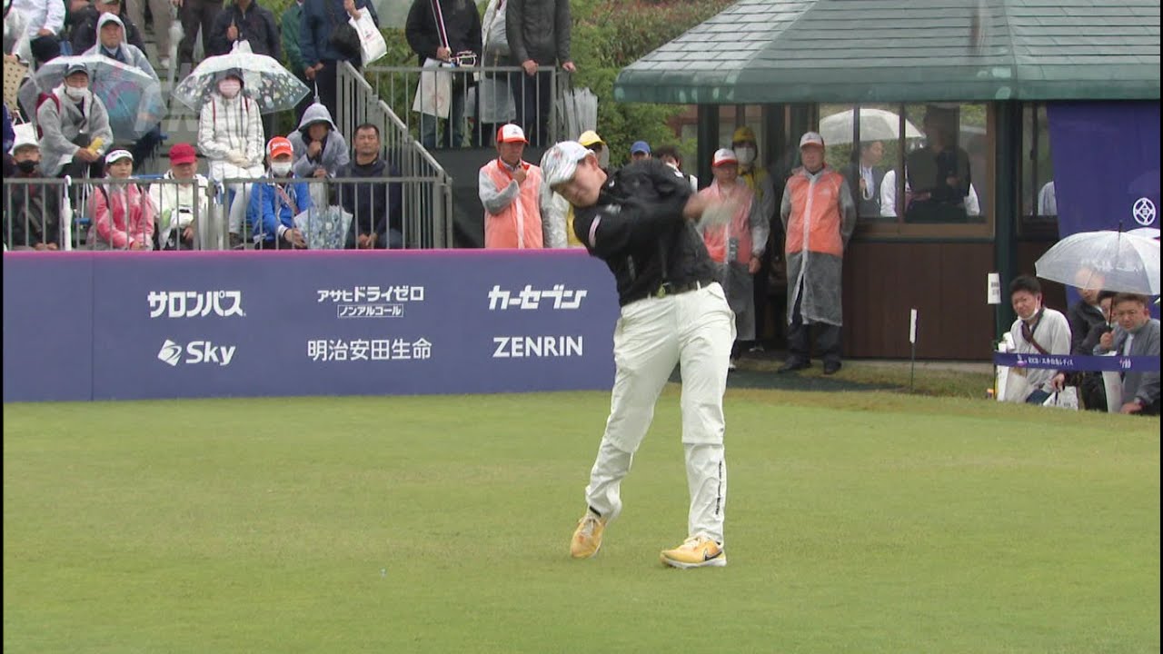 女子プロゴルフ「ＲＫＢ×三井松島レディス」　雨の中２日目始まる