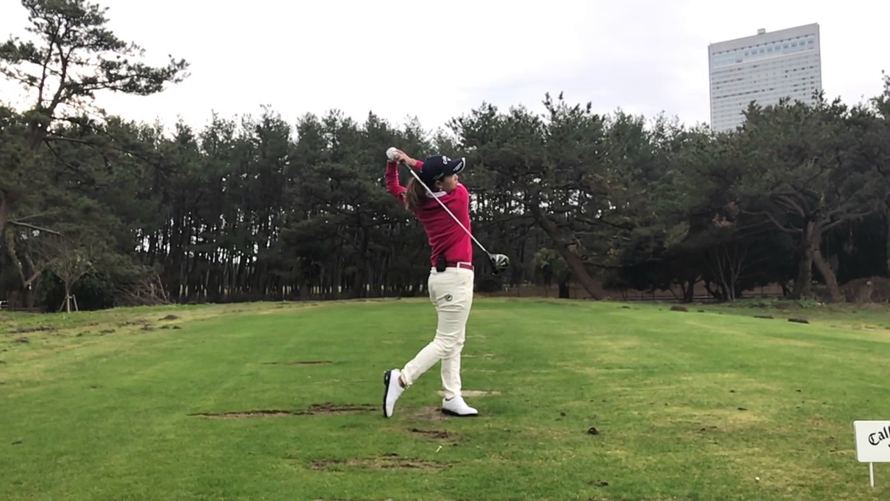 キャロウェイスタッフプレーヤー 上田桃子　スイング動画