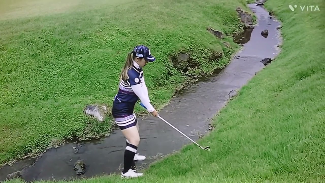 吉田 優利プロ💕左脚がクリークの中からナイスアウト☺️首位スタートから12位タイでフィニッシュ😥