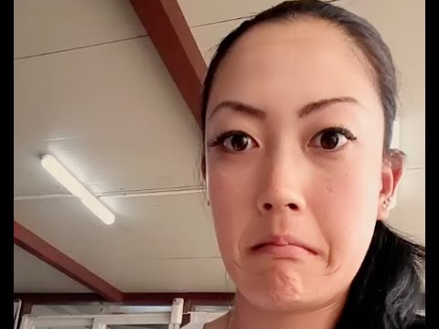 Michelle Wie Eats a Live Squid!!