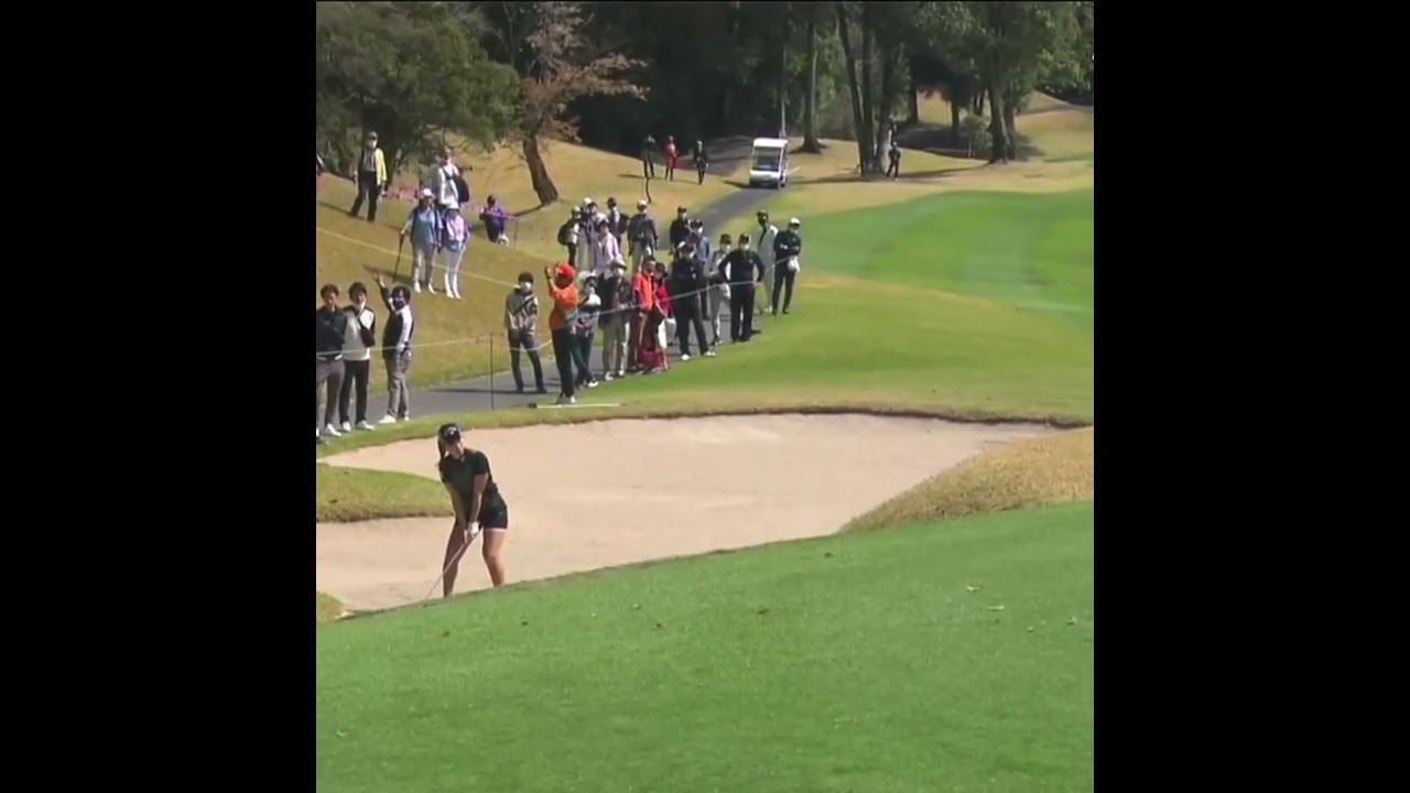 【上田桃子　弘法にも筆の誤り　バンカーでやってもうた２連発】ゴルフ　スイング　ゴルフスイング　初心者　スロー　ドライバー　アイアン　女子プロ　MCS　2023.05 #shorts