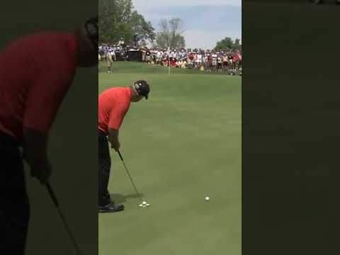 Legend Jack Nicklaus shows everyone how it's done with this ridiculous putt🤯!