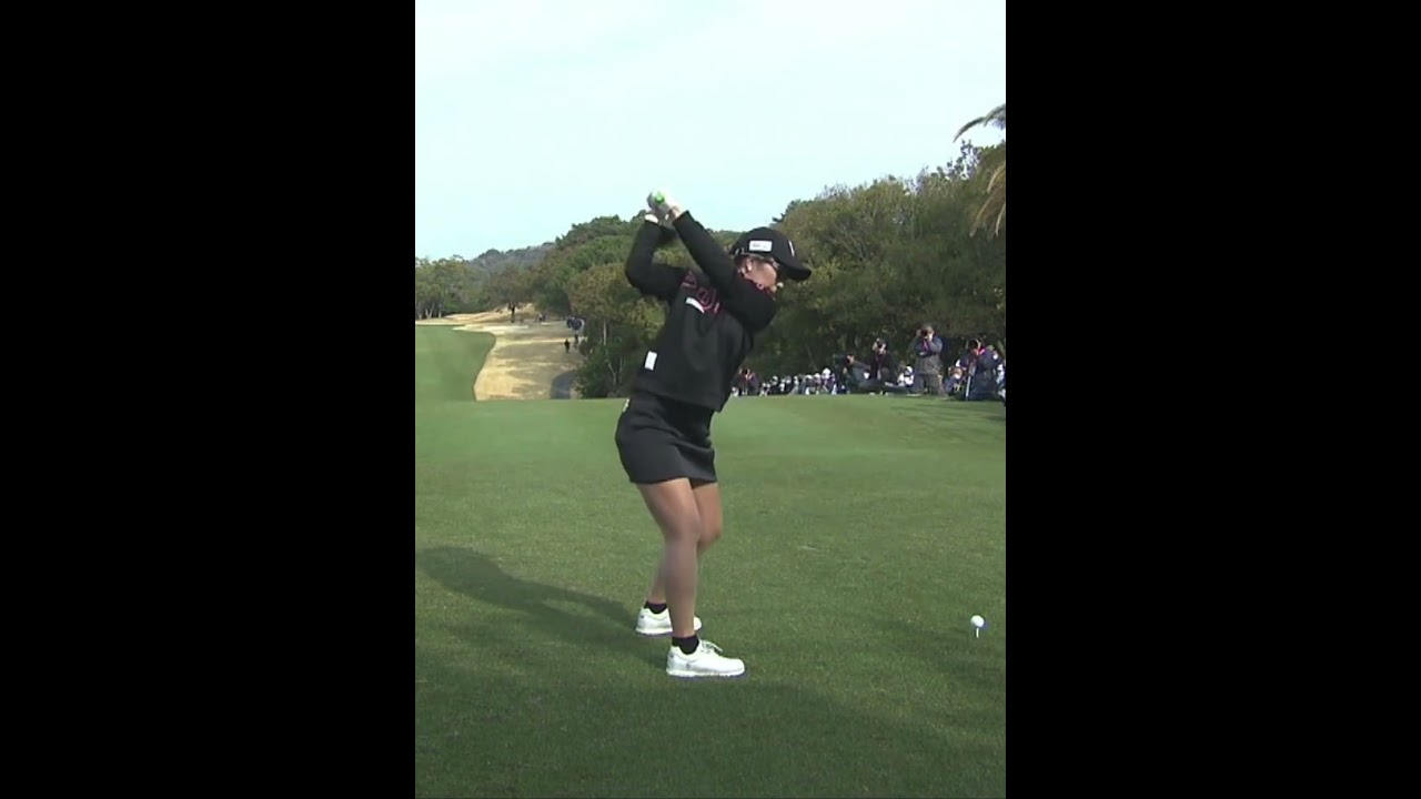 【菊地絵理香 ドライバー ユルめのウエアとサングラスがベストマッチ】ゴルフ　スイング　ゴルフスイング　初心者　スロー　アイアン　プロ　女子プロ　ゴルフ女子　MCS 2023.07 #shorts