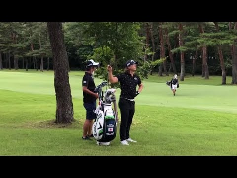 石川遼プロ何を想う…その横で星野陸也プロ打つ