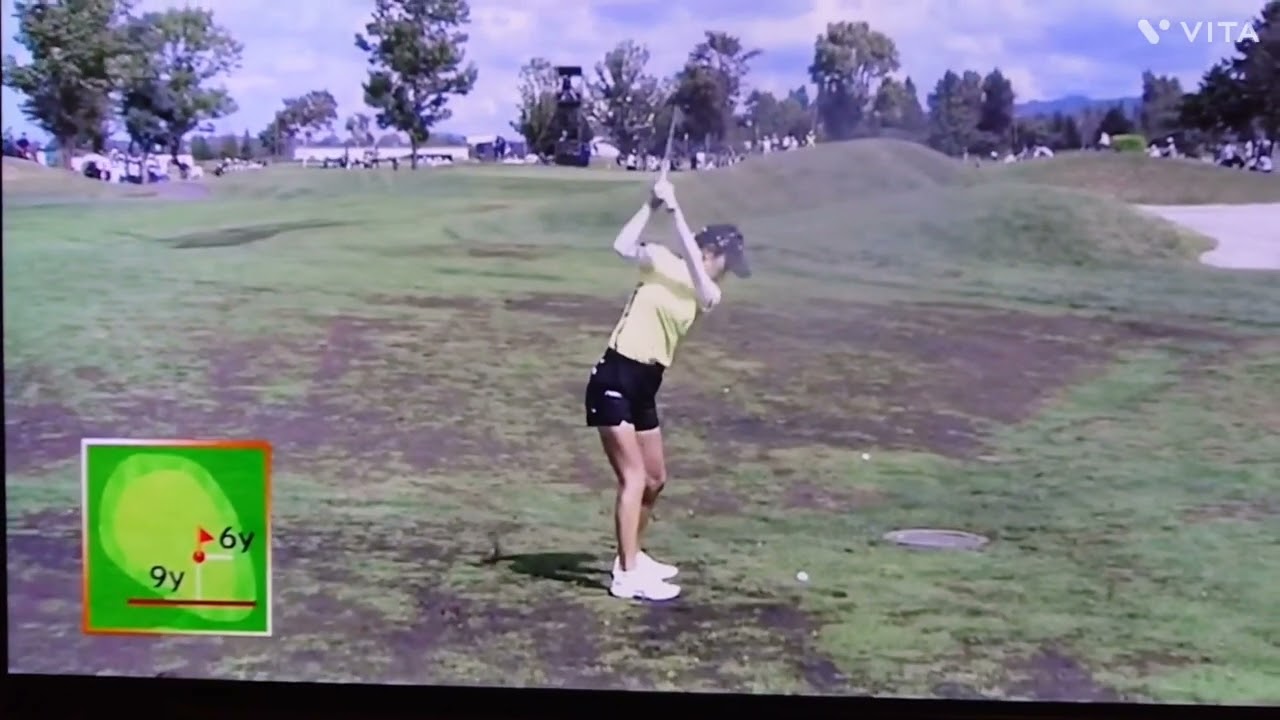 安田 祐香プロ💕昨日の大雨の影響で芝がメチャクチャ‼️ローカルルール適用、今日も美人のお姉さんがキャディーさんだぁ‼️