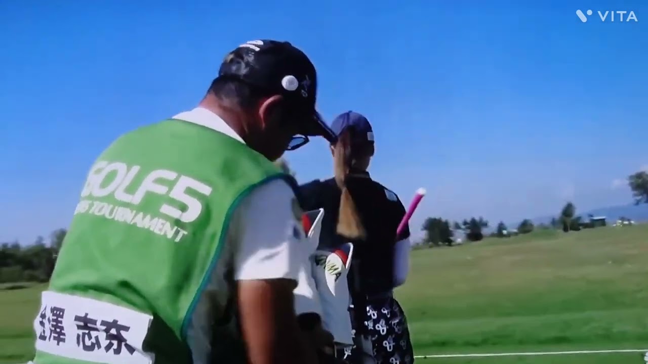 金澤 志奈プロ💕ラウンド前の練習の風景☺️