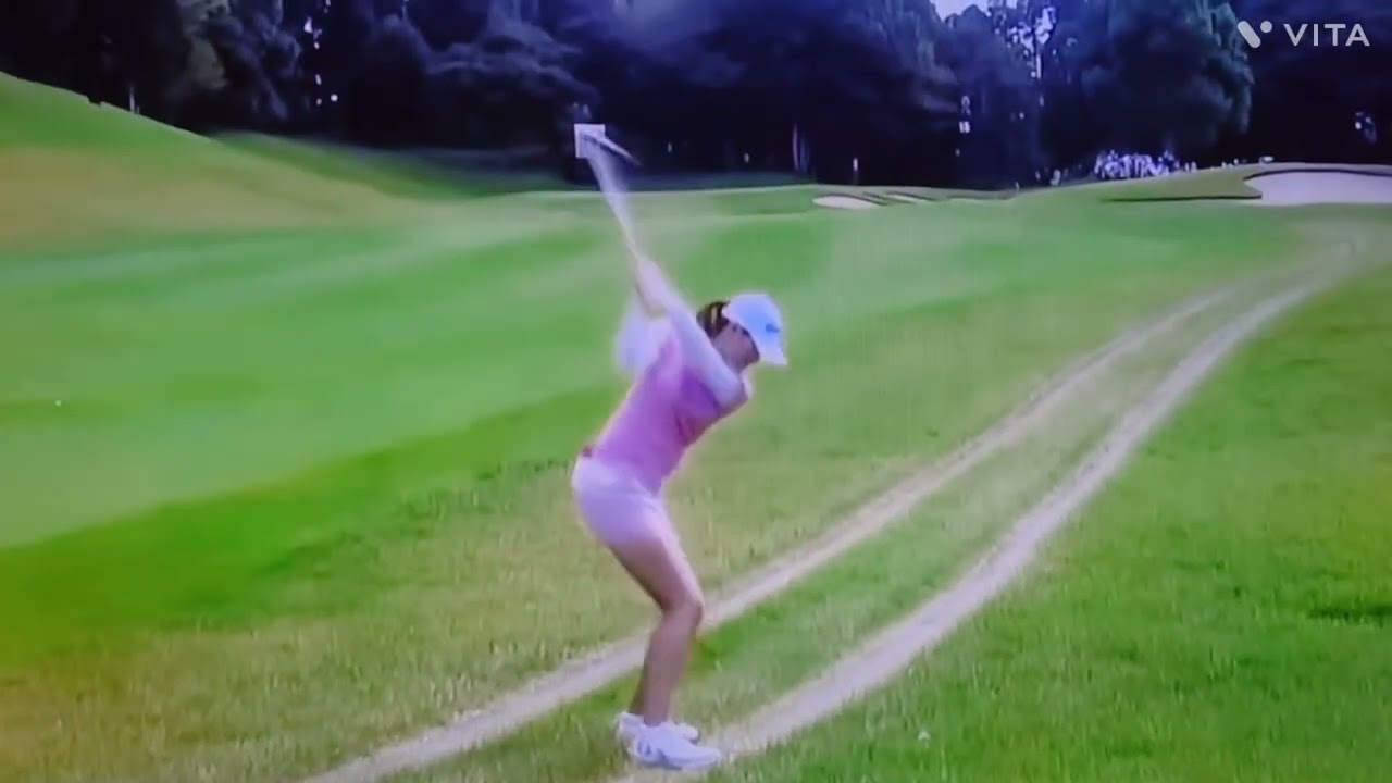 新垣 比奈プロ💕ミスショットがあったけどナイスバーディー☺️美人さんだぁ‼️