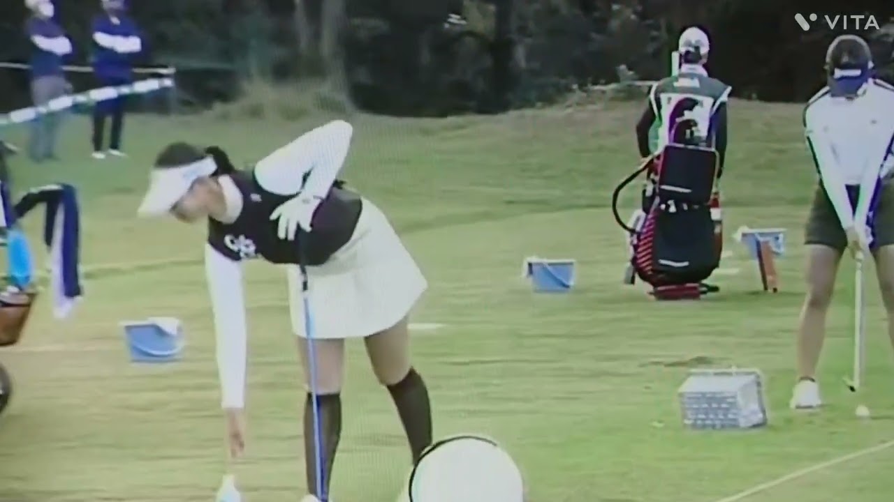 柏原 明日架プロ❤️スタート前の練習中、久しぶりにスカート姿、脚みせ☺️