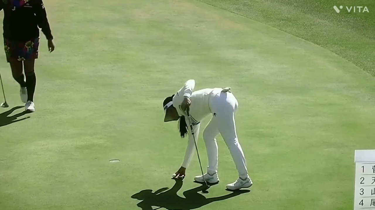 柏原 明日架プロ❤️ナイスアプローチだと思ったがボールが止まらない‼️怒ってる⁉️左手の薬指に指輪、彼氏いるのかなぁ⁉️