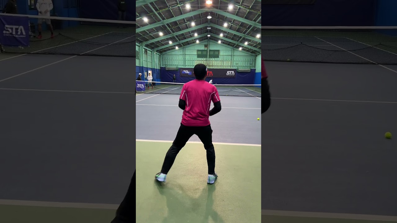 喋りながらラリーしても上手すぎるプロ【#shorts】