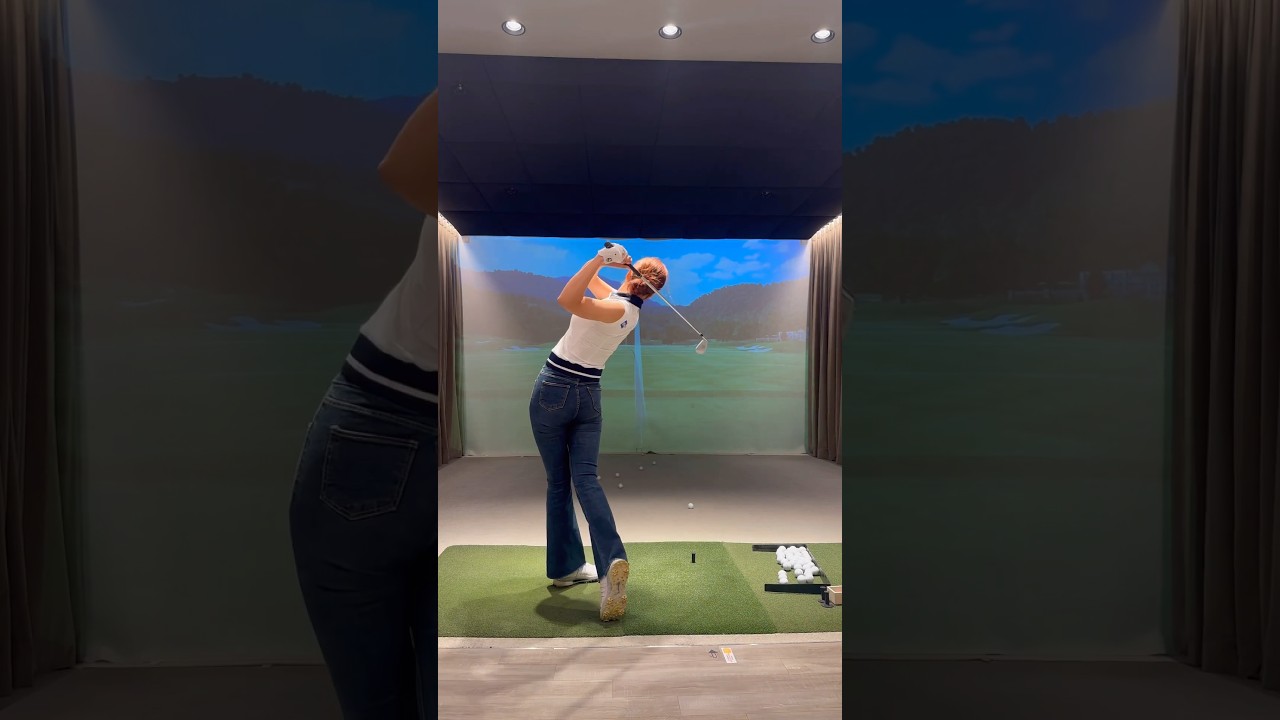 KLPGA 유현주 HYUNJU YOO  의 거부할 수 없는 스윗샷이 하루를 마무리했다.