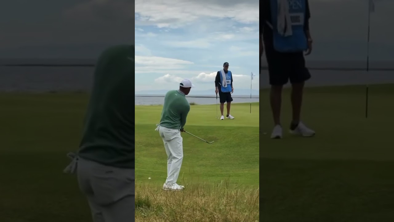Tiger Woods Chipping At The Open