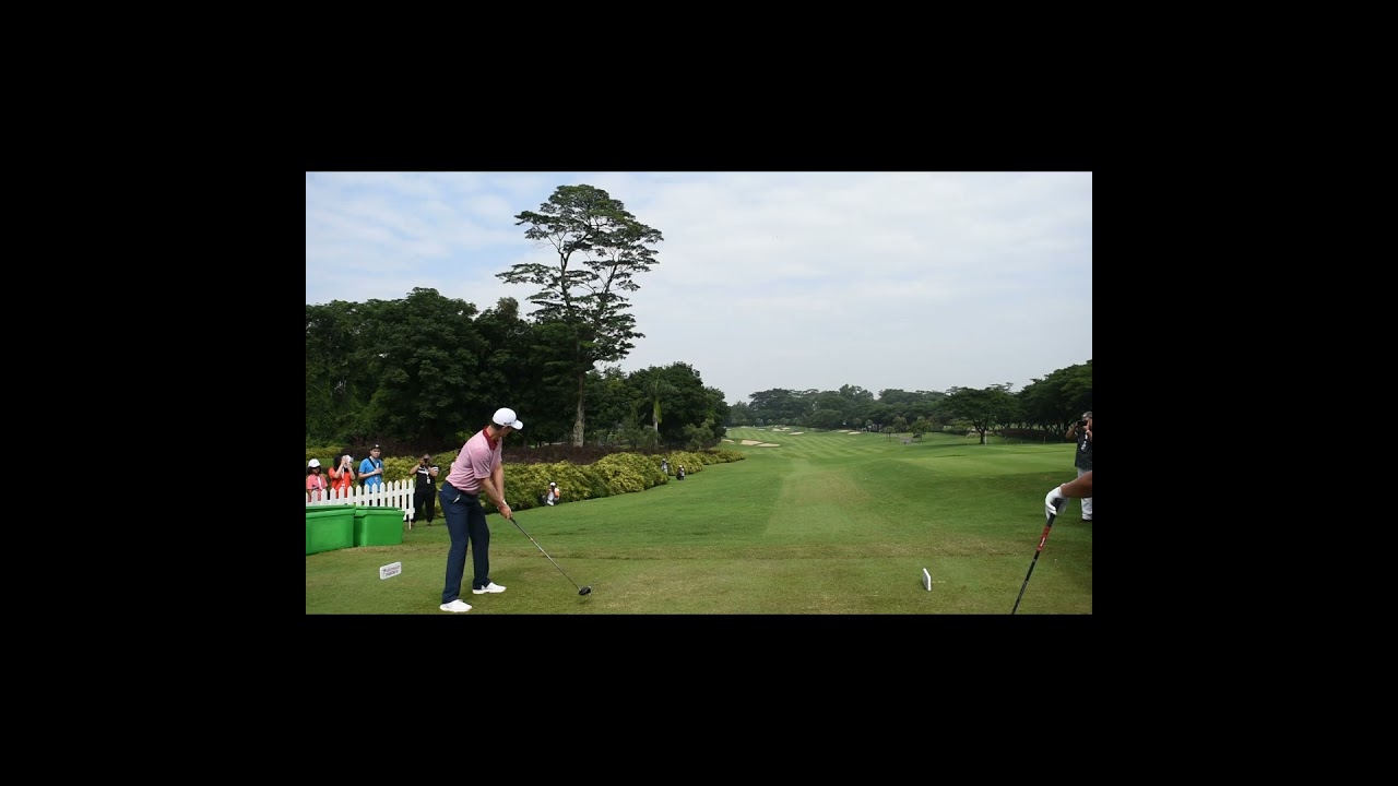Justin Rose from England - Royale Jakarta Golf Club - Hole 1