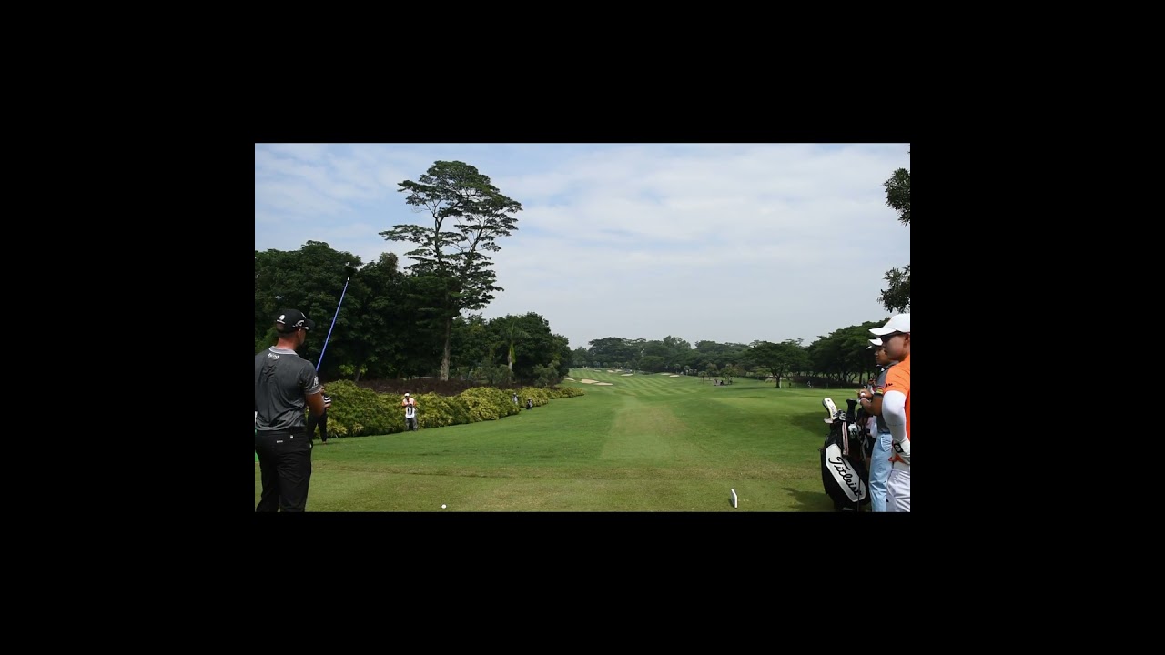 Henrik Stenson from Sweden - Royale Jakarta Golf Club - Hole 1