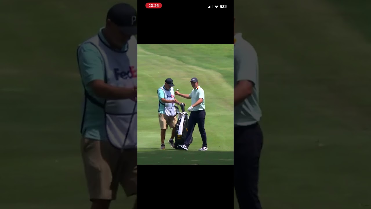 Oh wow this is so unlucky #golf #pga #justinrose