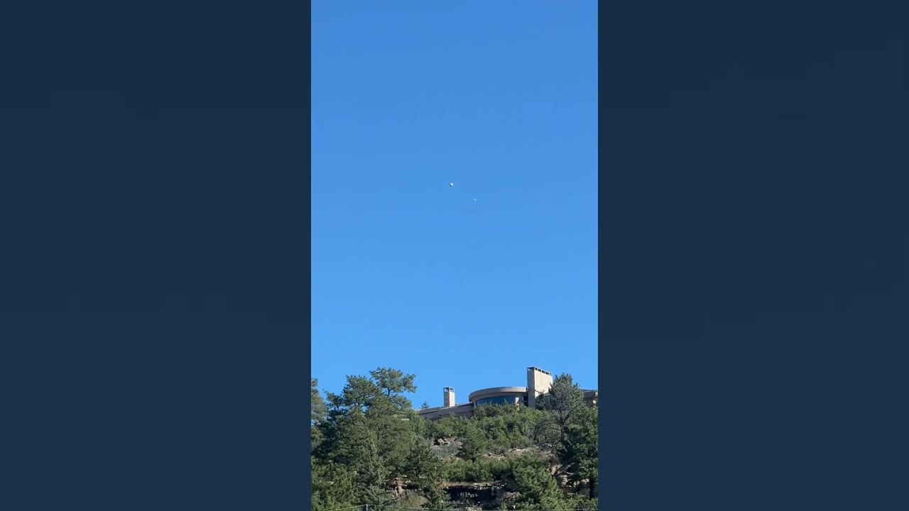 Rory McIlroy hits it OVER the range net at Castle Pines. #Qi10Driver #shorts