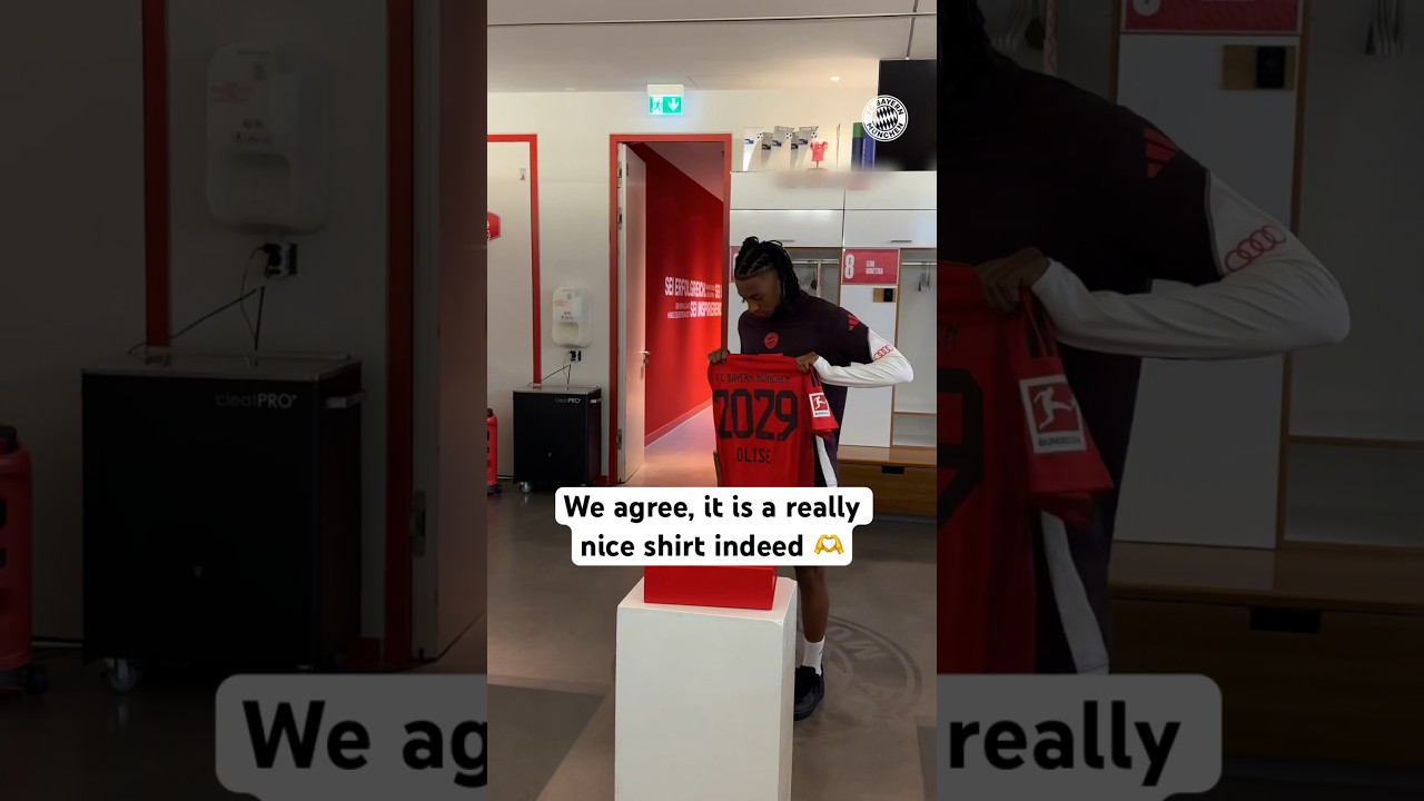 Michael Olise takes a first look at his new working gear 🤩🥳