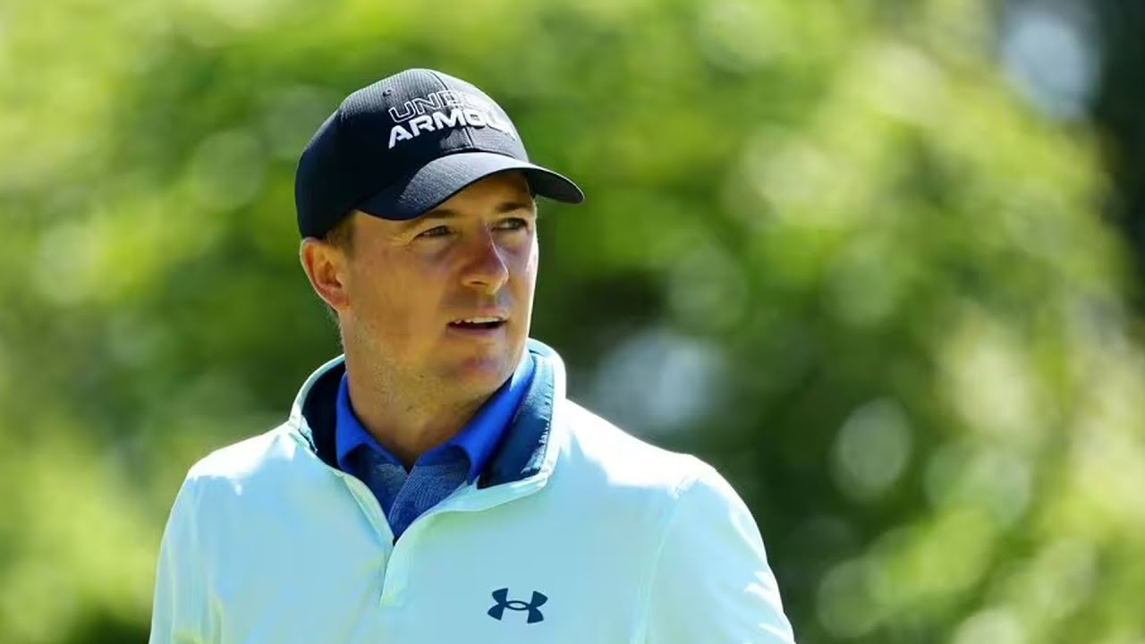 Jordan Spieth's caddie makes questionable move amid injury lay-off